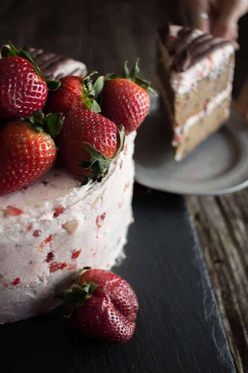 Chocolate Covered Strawberry Cake on @beardandbonnet with @enjoylifefoods on www.thismessisours.com