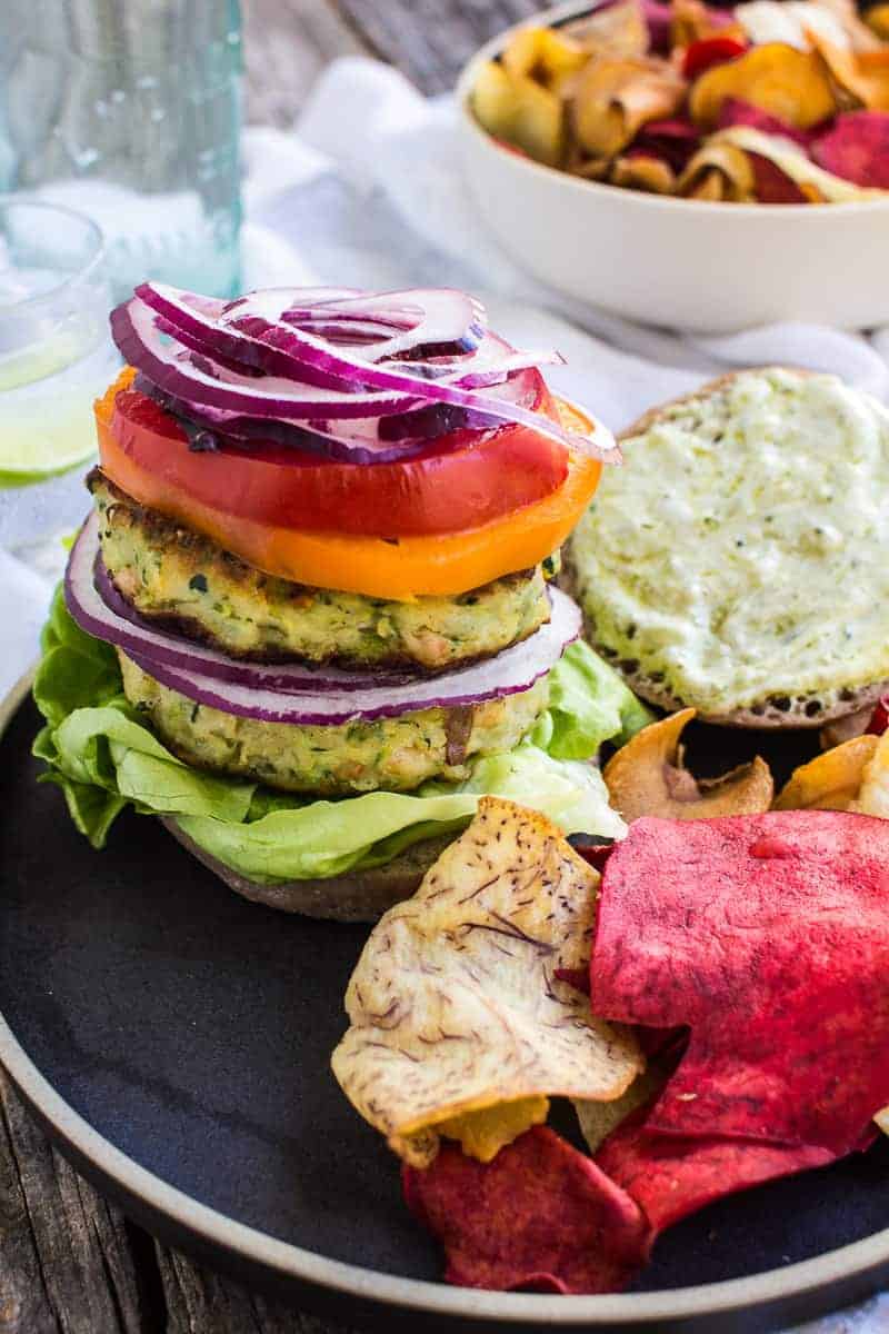 Use up all of that summer squash in your crisper drawer by making one EPIC Zucchini Fritter Veggie Burger on @beardandbonnet 