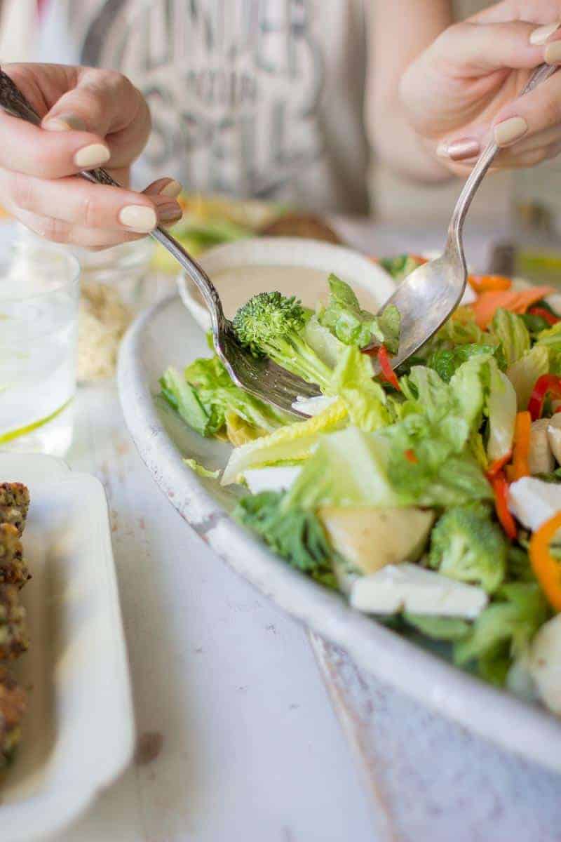 Summer Love Salad with all the fixings <3 Quinoa Cakes, marinated artichoke hearts, Greek feta & a creamy lemon vinaigrette. Dinner made easy with @TaylorFarms #YourTaylorFarms #craftedwithcare #ad