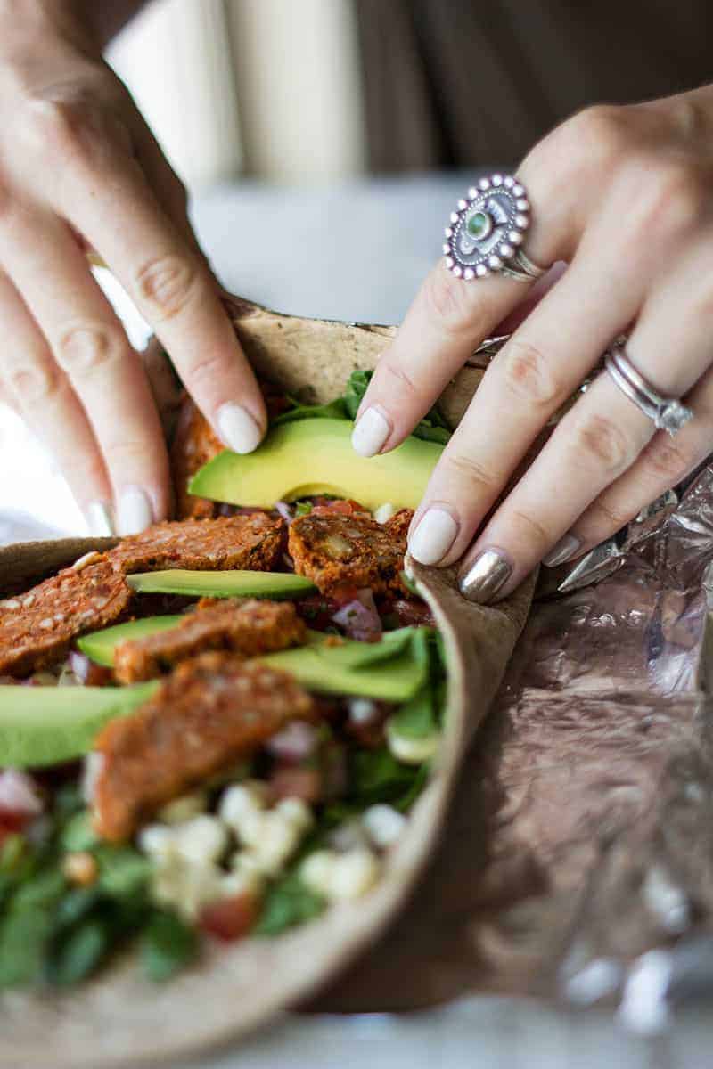 Teen approved Taco Salad Wrap recipe for back to school lunches with @FlatOut wraps on @beardandbonnet 