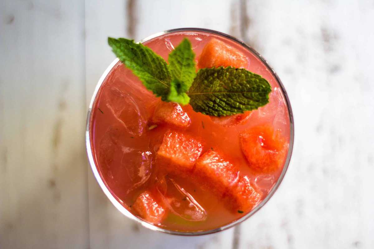 Easy 4-ingredient Melon Mojitos to celebrate the end of summer! #DrinkTheSummer 