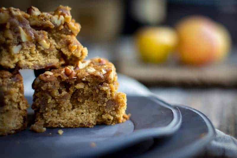 Dreamy Apple Brown Butter Blondies recipe by @beardandbonnet with @pamelasproducts