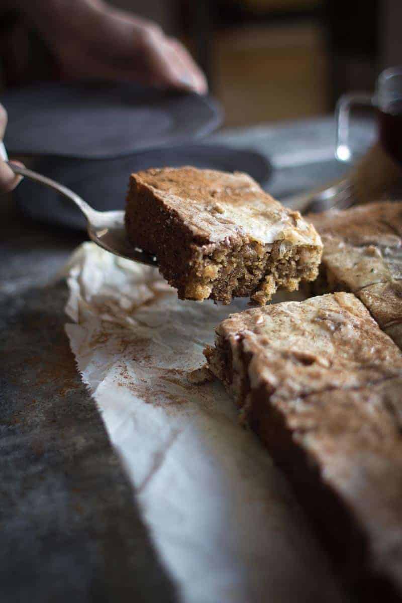 Fall's best Chai Spiced Apple Sheet Cake recipe with @stashtea on @beardandbonnet #stashtea