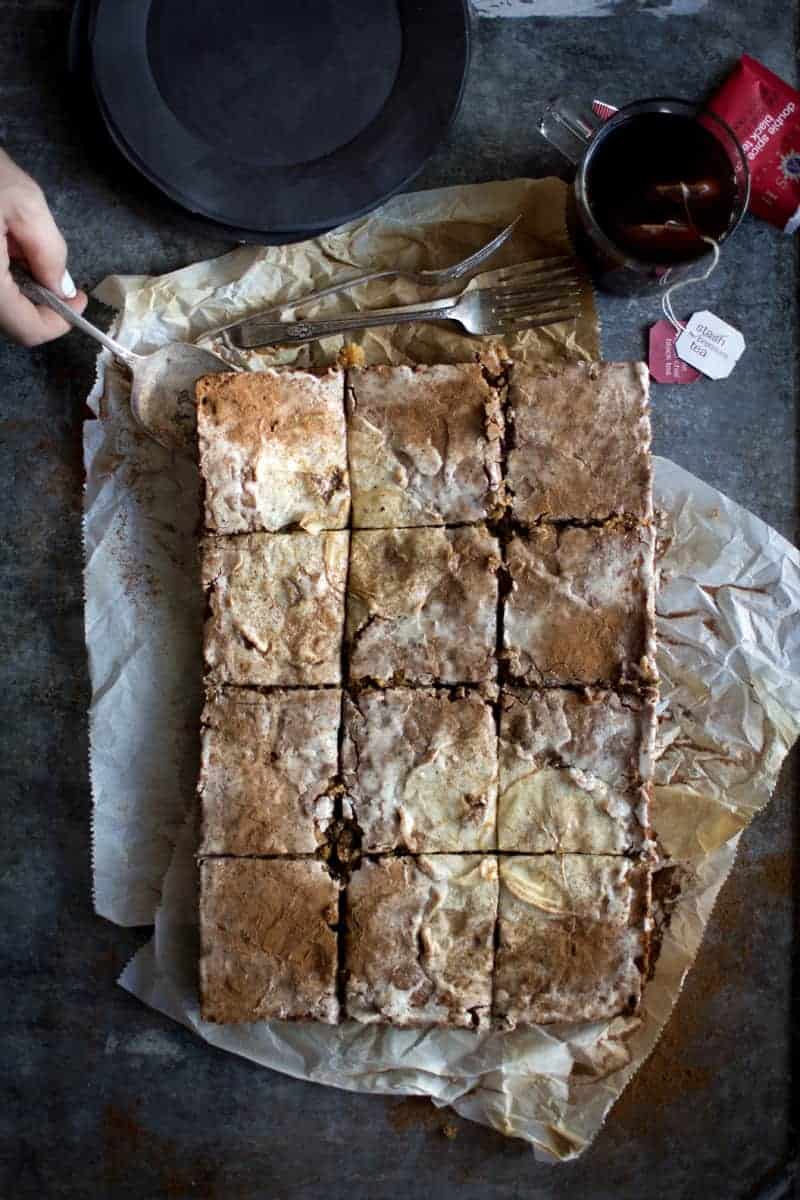 Double Spice Chai Tea from @stashtea and Chai Spiced Apple Sheet Cake recipe on @beardandbonnet