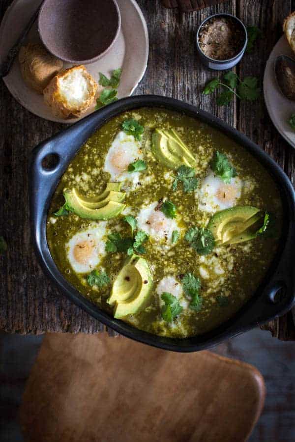 Verde Shakshuka: Irresistibly spicy, bright and tangy this Tex Mex take on a Middle Eastern classic is sure to become a regular at your dinner table! | @beardandbonnet