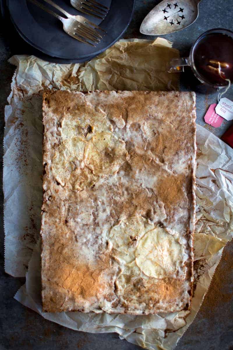 Chai Spiced Apple Sheet Cake recipe made with @stashtea on @beardandbonnet