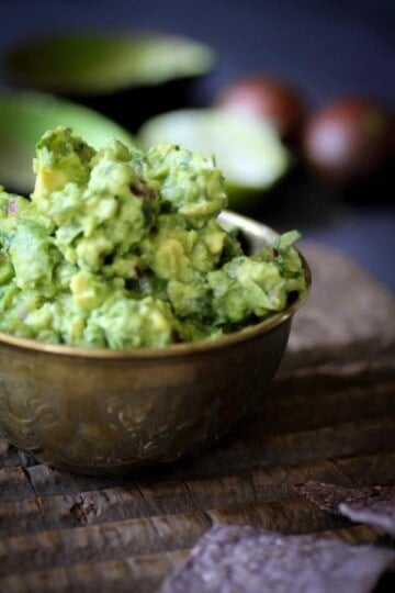 Quintessential Guacamole recipe || @thismessisours #vegan #glutenfree