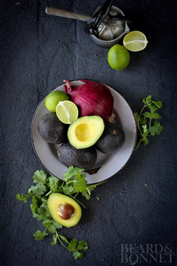 Quintessential Guacamole recipe || @thismessisours #vegan #glutenfree