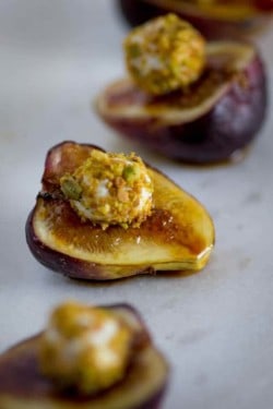 Easy Brûléed Fig, Pistachio and Honey Goat Cheese Bites recipe on @beardandbonnet www.thismessisours.com