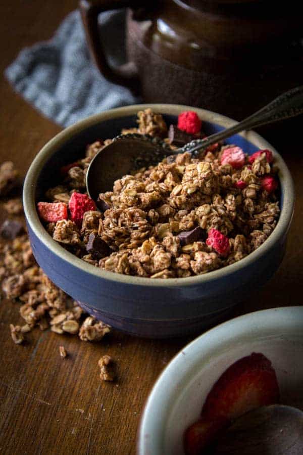 Mixed Berry and Chocolate Crunch Cakes recipe made with Love Crunch granola || @thismessisours @naturespath