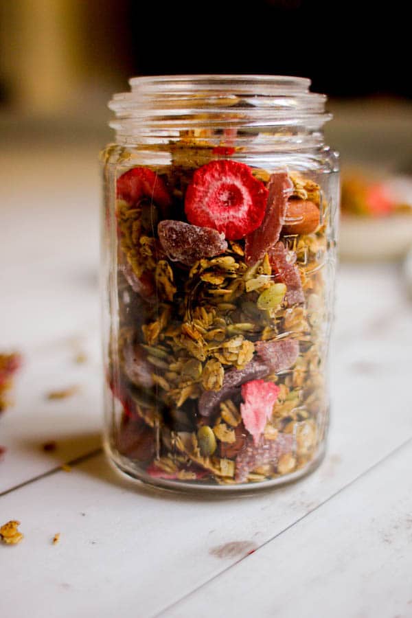 Earl Grey & Strawberry Granola recipe from @heathercrosby of Yum Universe's latest book, Pantry to Plate. || on @thsimessisours #glutenfree #vegetarian
