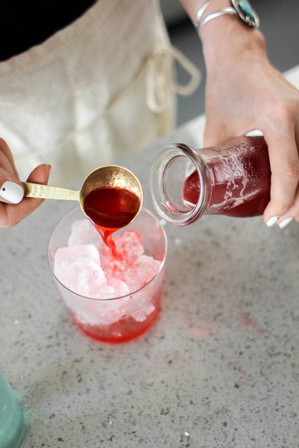 Raspberry Hibiscus Shrub recipe || Drinking vinegar is all the rage these days! It seems like every hip restaurant & trendy coffee shop in town has some type of shrub on the menu, & since I can't help but order one every time I see, them I thought it was the perfect time to give making my own a try. || @pompeian @thismessisours #vegan #glutenfree