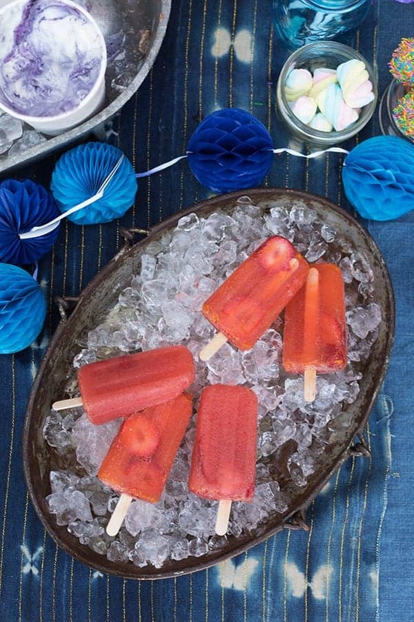 Strawberry Aperol Spritz Poptails recipe || @thismessisours #FriendsWhoFete