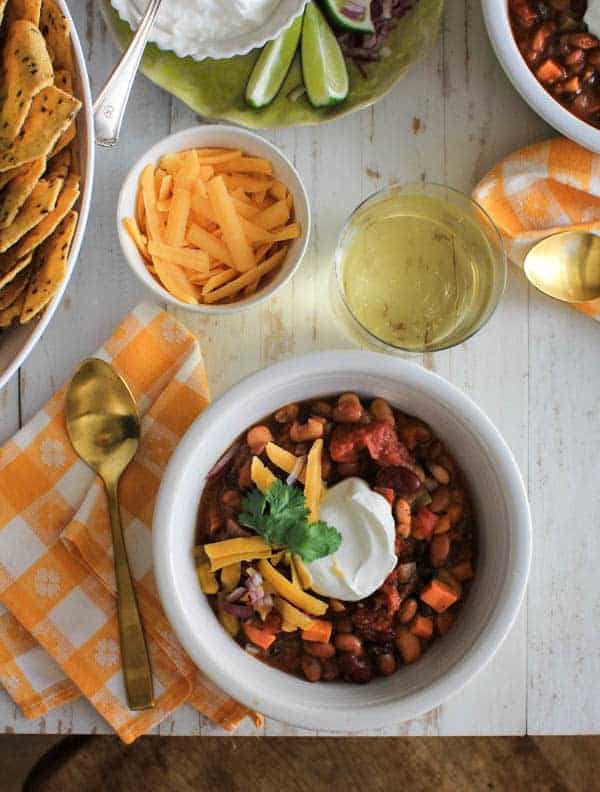 The Ultimate Vegetarian Chili & Herb Laced Guacamole recipes || @thismessisours @casabellaclean #guaclock #casabella #spon