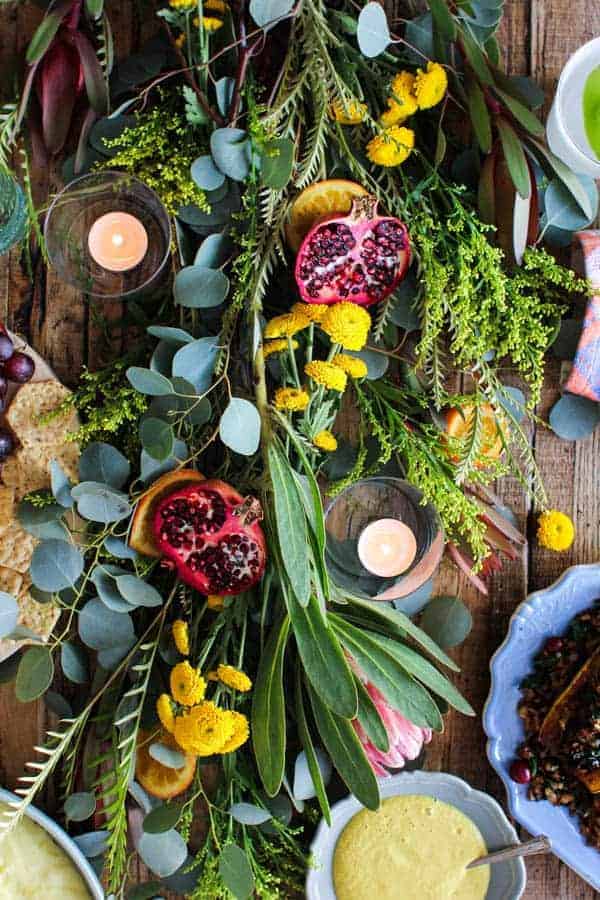 How To Create A Festive Holiday Table Centerpiece || Easy tips for creating the perfect tablescape for the holidays. || @thismessisours #friendswhofete #diy