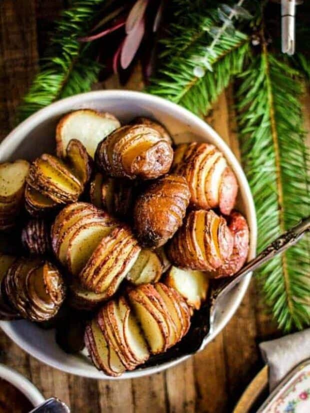 Perfectly Roasted Christmas Potatoes recipe || Forget the mash, opt for the roasted hasselback this holiday season! || @thismessisours #vegan #glutenfree