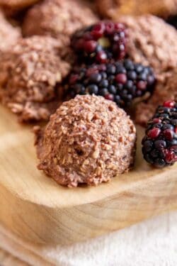 Can dogs eat blackberries? A Soft Baked Blackberry Dog Treat.